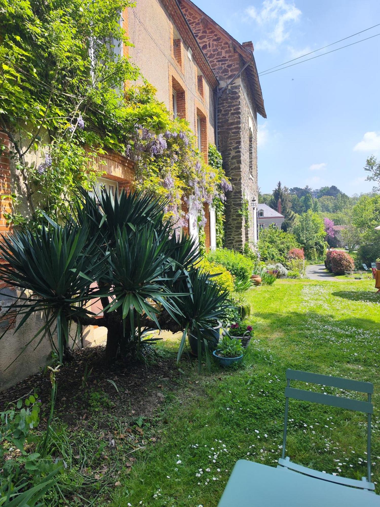 Maison D'Hotes La Bien-Aimee Montrevault Esterno foto